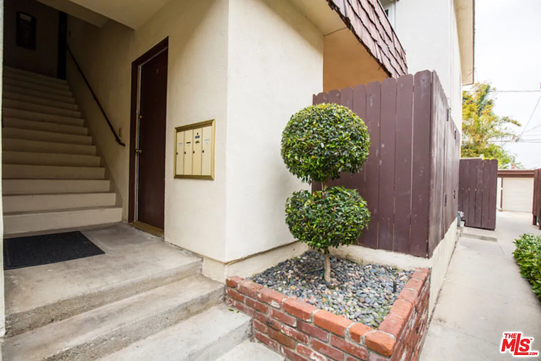 2 bed, 2.0 bath, 1034 sqft, $3,600 — Photo 3