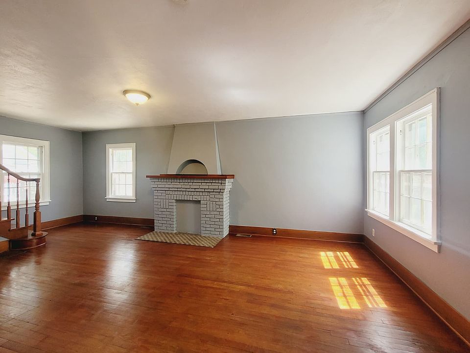 1st image of 2112 W Division St