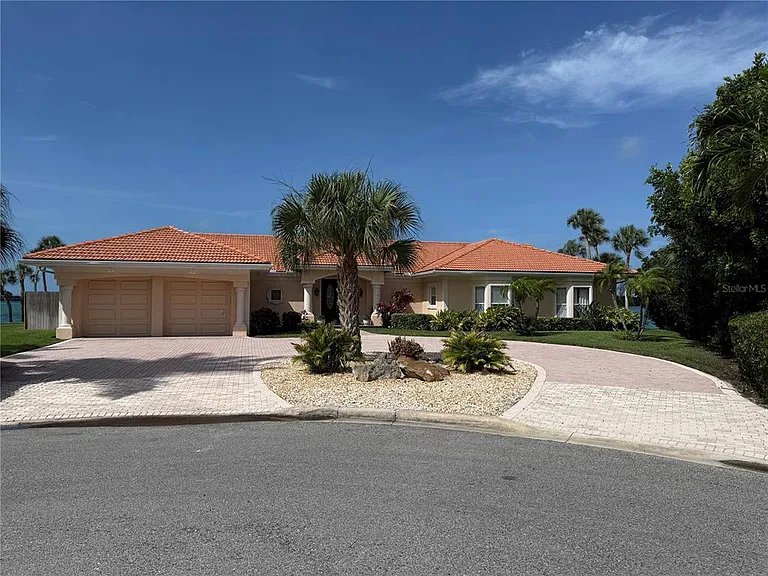 376 W Royal Flamingo Dr — Photo 1