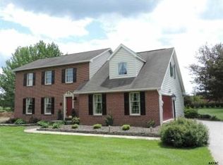 5564 Bentz Rd, Spring Grove, PA 17362