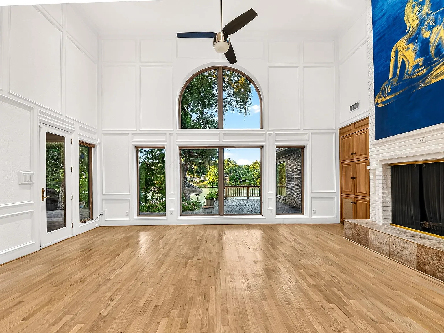 4 bed, 4.5 bath, 3702 sqft, $5,000 — Photo 3
