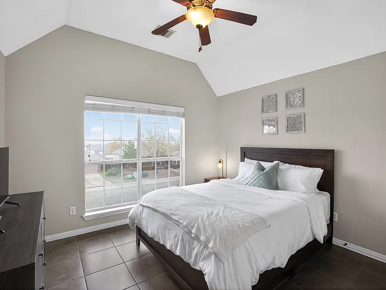 395 Spring Dr — Photo 12
