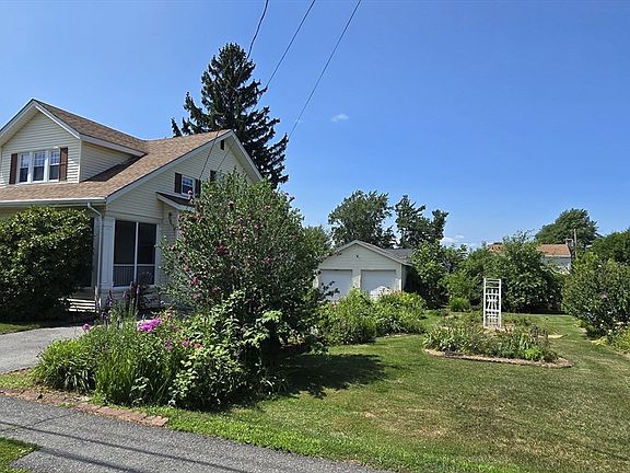 3rd image of 21 Arbutus Rd