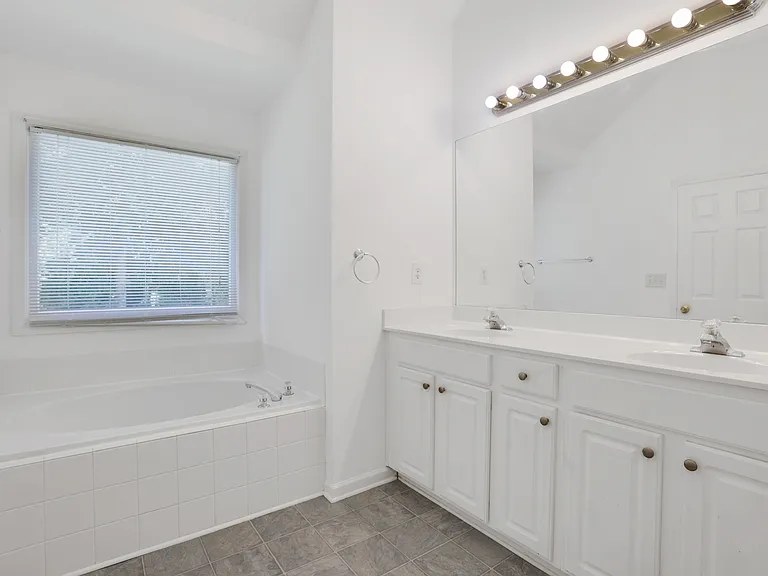 5425 Huntington Mist Dr — Photo 32