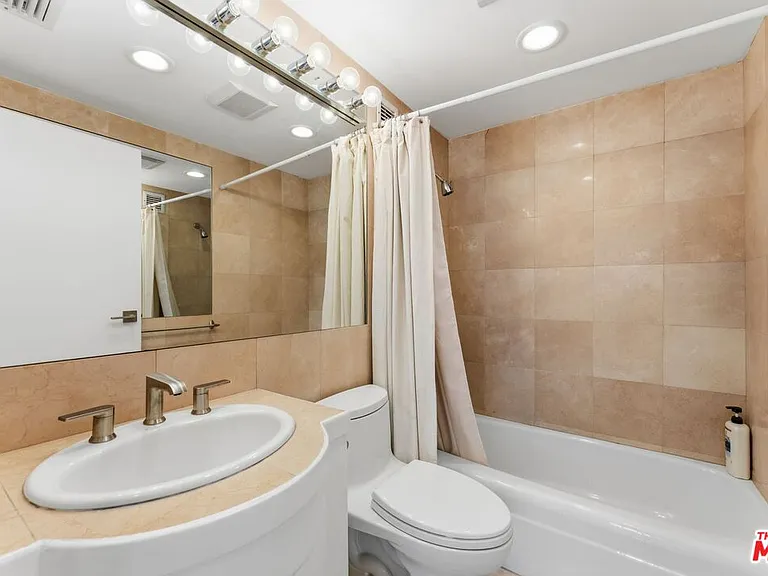 1155 N La Cienega Blvd #1 — Photo 14