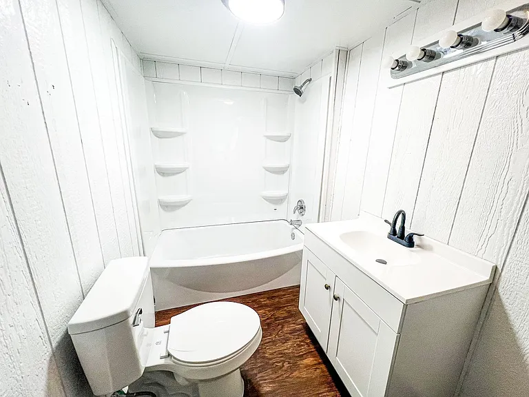 120 E Maple St — Photo 10