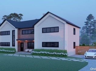 4 Foxboro Rd, Hampton Bays, NY 11946