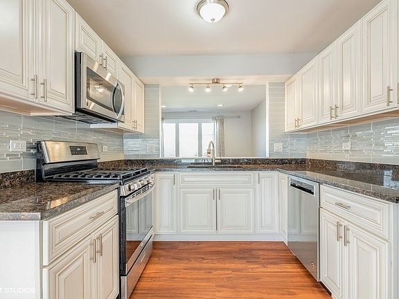 2nd image of 1220 Town Crest Dr APT 2
