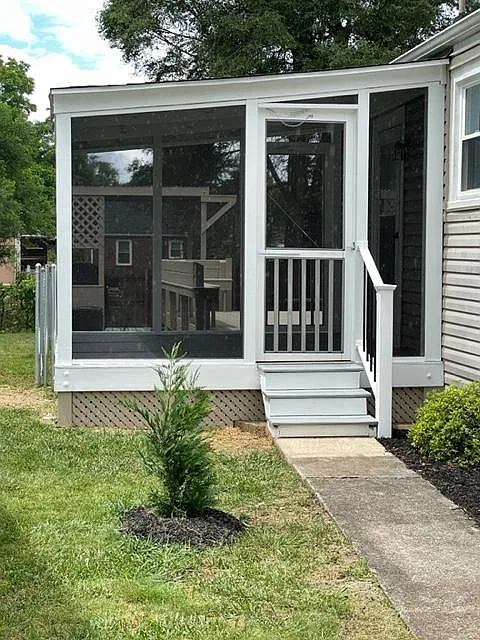 Screened in side porch - 3130 Yardley Dr NW