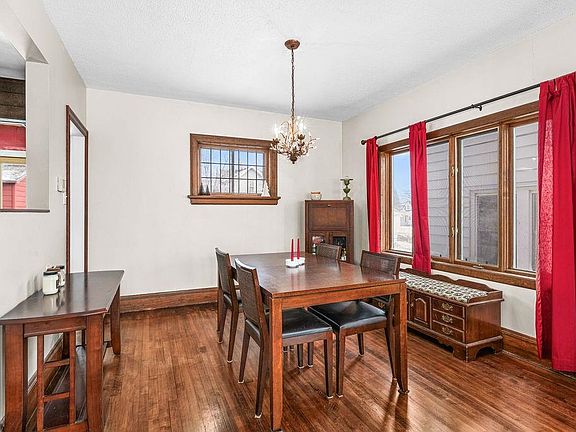 5th image of 608 N 43rd Ave W