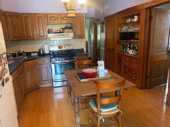 2nd image of 5038 W Gunnison St #2