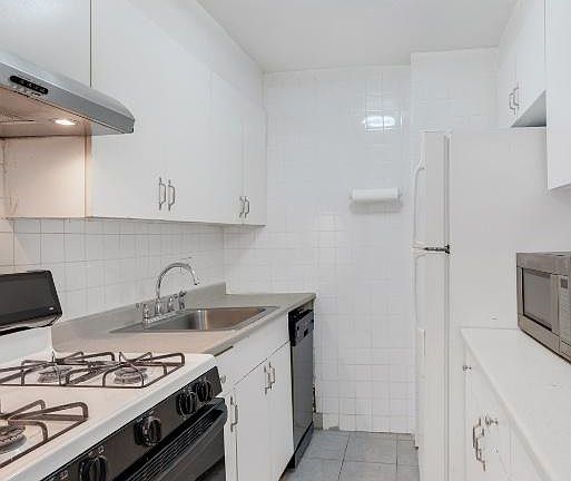 4th image of 3520 Leverich St APT B128