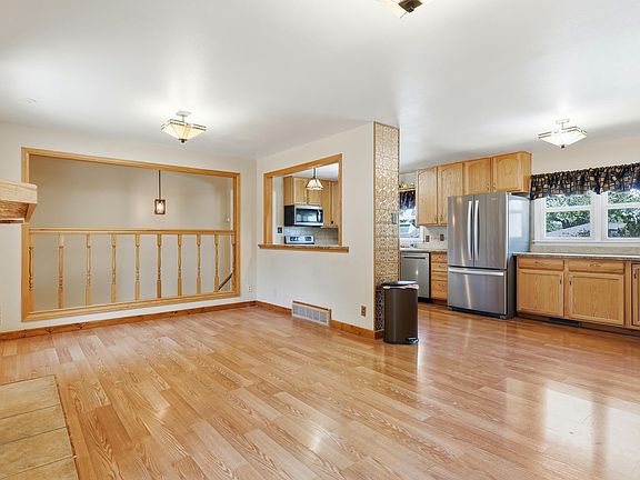 3rd image of 1101 Alpine Dr