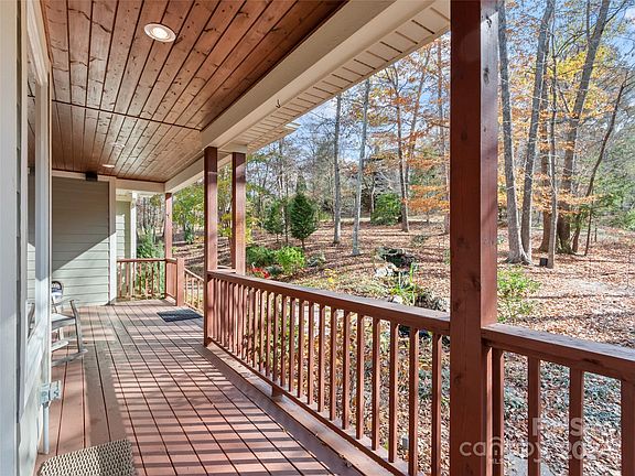 4th image of 11 Maple Cove Dr
