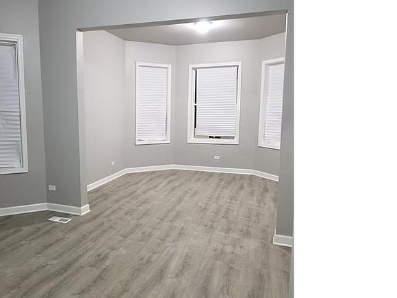 2nd image of 746 N Trumbull Ave #1