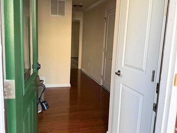 3rd image of 717 Suffield Way