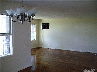 3rd image of 317 Broadway