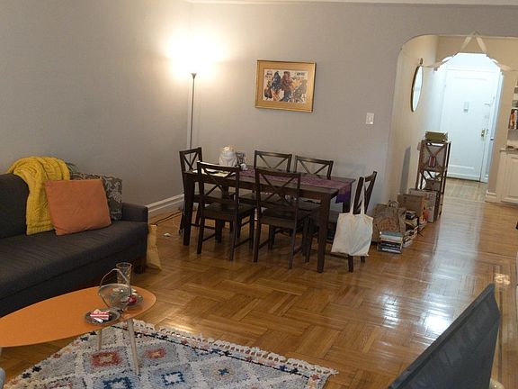 2nd image of 240 E 18th St APT 1F