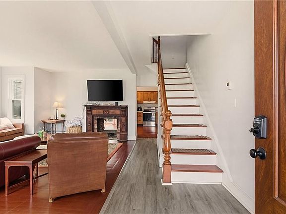 4th image of 22 Summer St #1