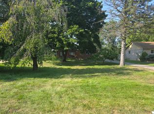 22598 Carter Rd, Woodhaven, MI 48183