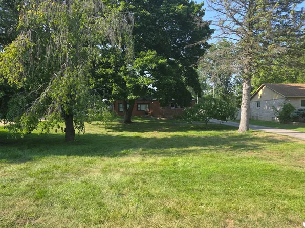 22598 Carter Rd, Woodhaven, MI 48183