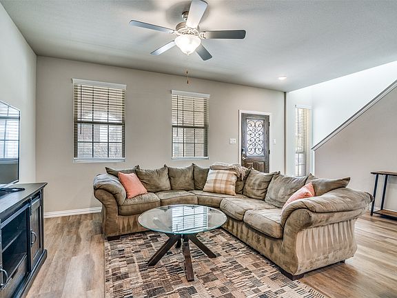 3rd image of 3835 Barnett Rd