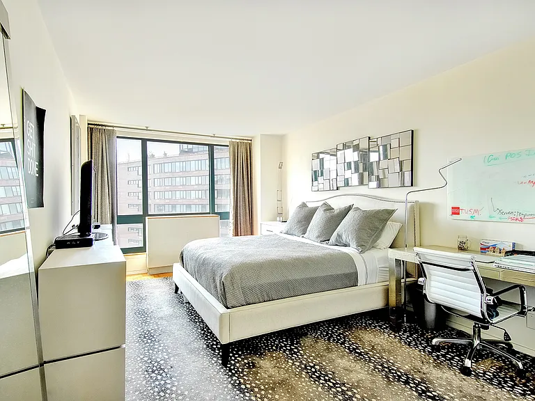 1 Irving Pl #U18C — Photo 2
