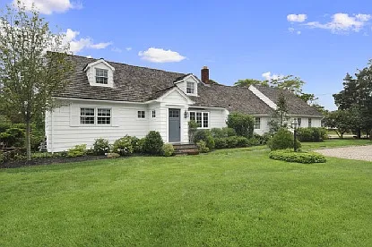 Sag Harbor Village Cape — Photo 2