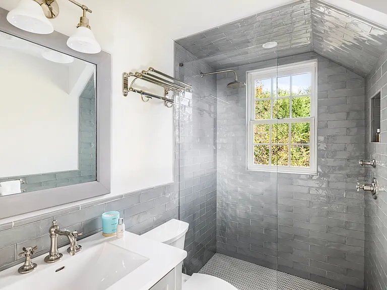 267 Meadows W — Photo 20