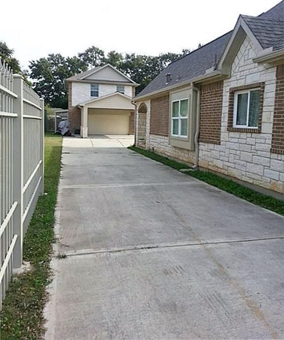 1st image of 1515 Scarborough Ln Unit A