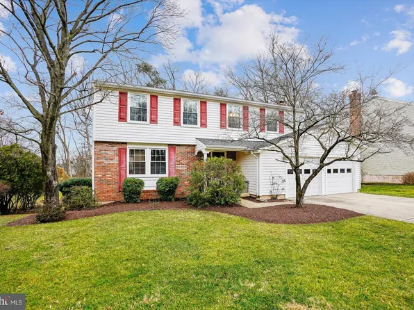 135 Applegate Dr, Sterling, VA 20164