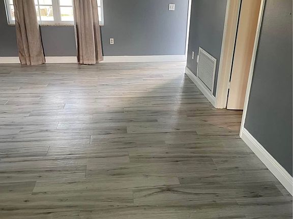 5th image of 893 Iris Dr #1