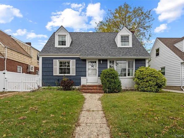 7-22 151st Place, Whitestone, NY 11357