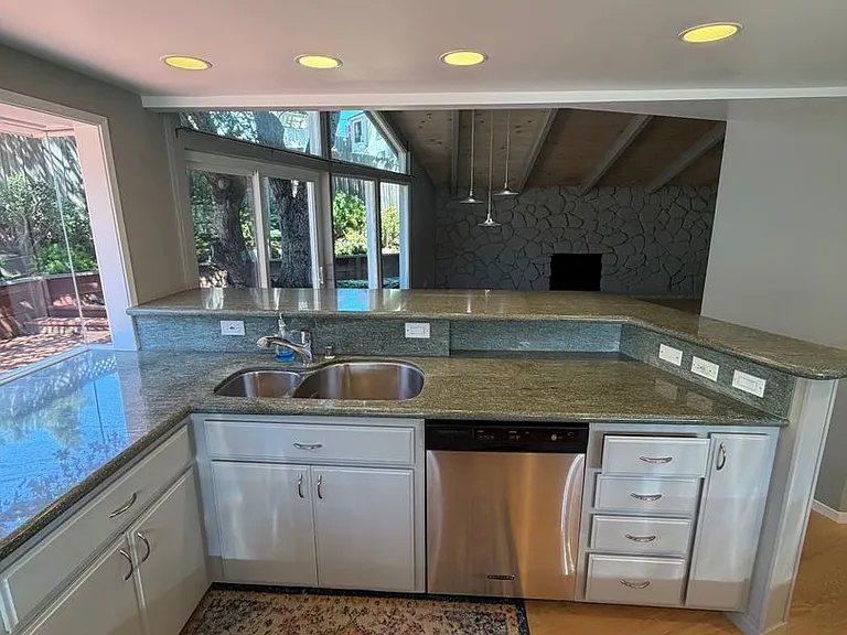 2000 Forest Ave — Photo 6