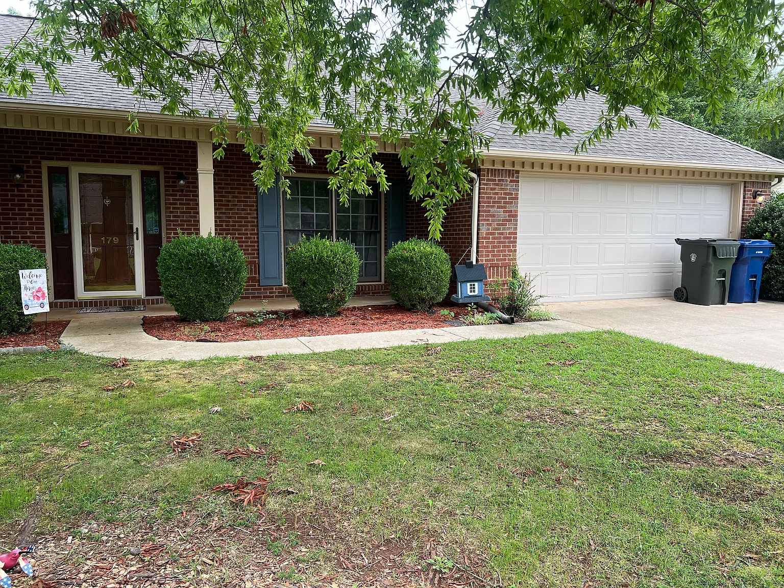 4 bed, 2.0 bath, 2021 sqft, $2,200 — Photo 2