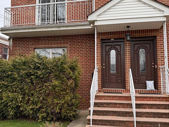 3rd image of 85 Liberty Ave APT 2