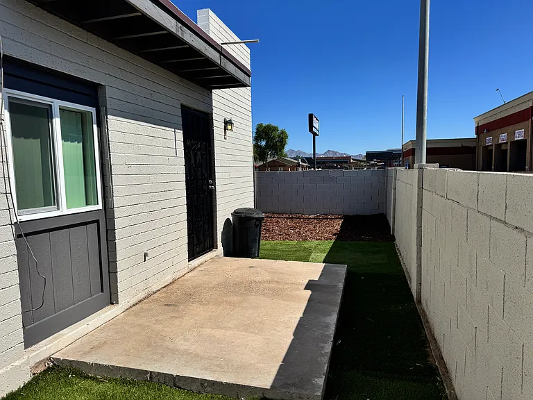 115 W Hill Dr #11 — Photo 23
