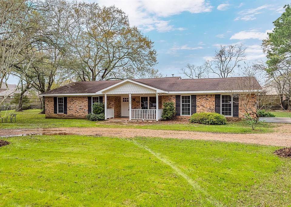1st image of 25130 Pecan Ln