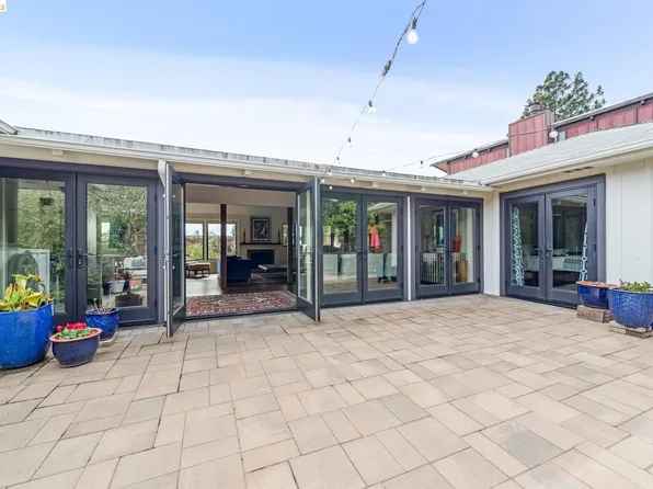 3320 Burdeck Dr, Oakland, CA 94602