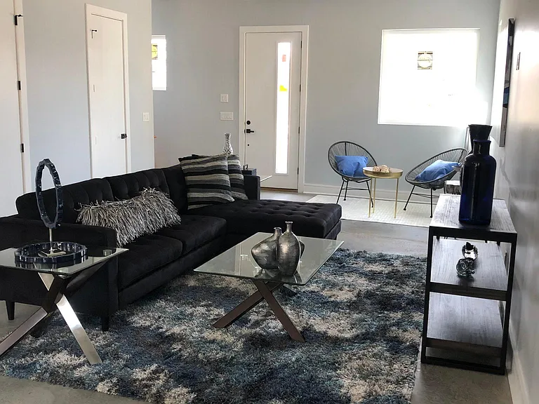 704 Connally St SE — Photo 8