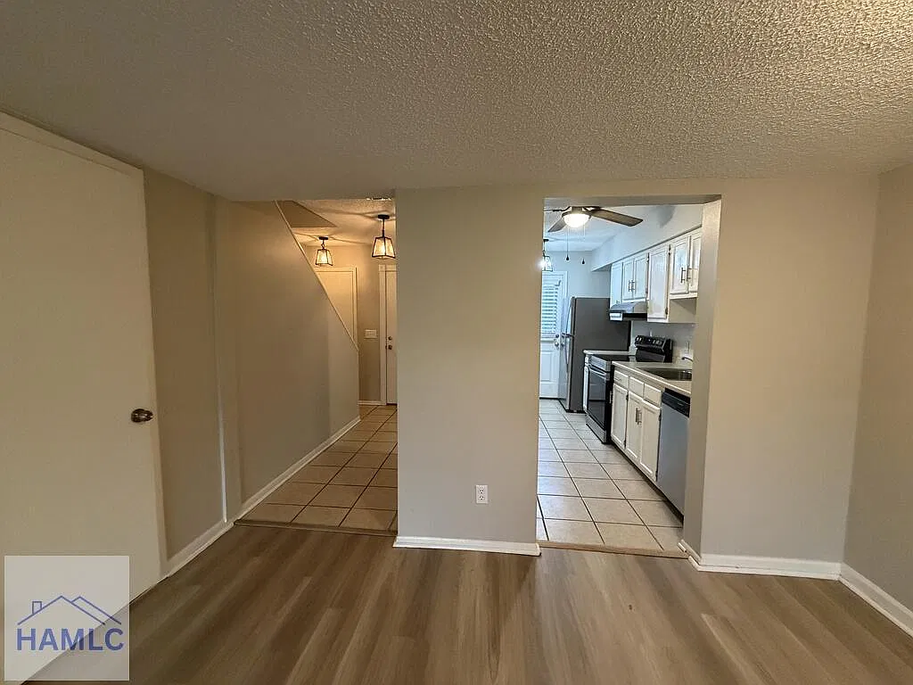 2 bed, 1.5 bath, 1068 sqft, $1,350 — Photo 3
