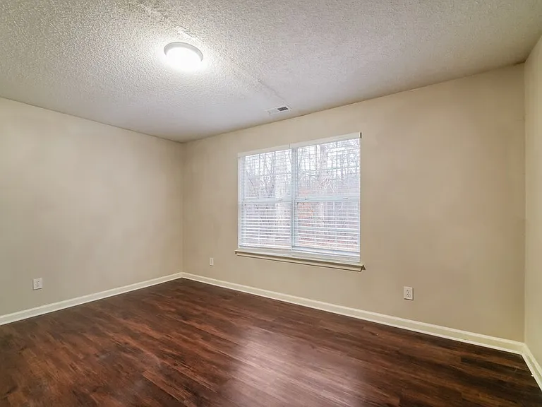 409 Robin Hill Ln — Photo 15