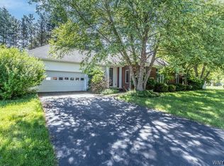 15 Brookshire Ct, East Amherst, NY 14051