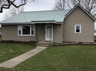7241 E Cherry St, Newton, IL 62448