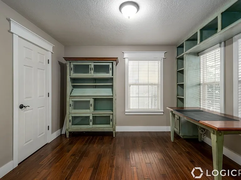 376 W Concord Pl — Photo 5