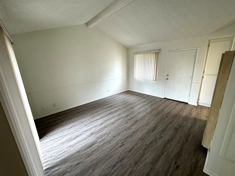 6 Dakota Dr #D — Photo 5