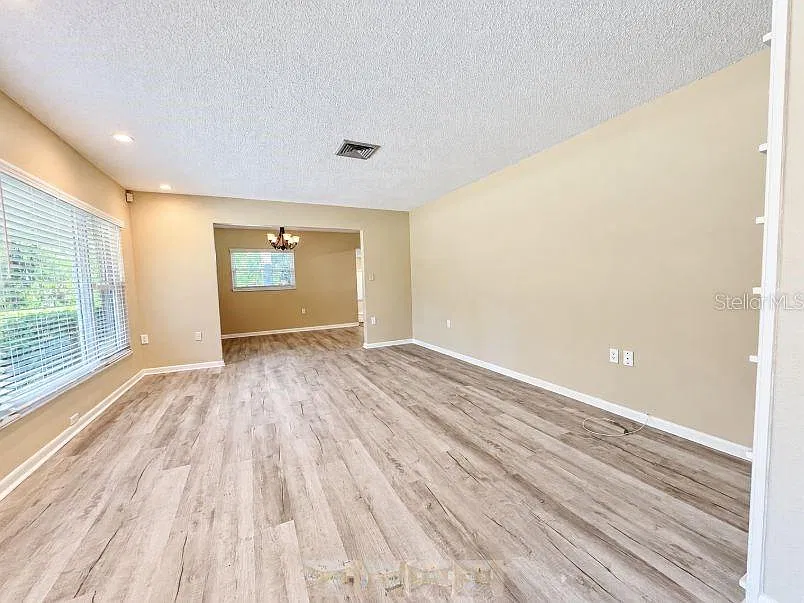 3 bed, 2.5 bath, 2709 sqft, $3,500 — Photo 2