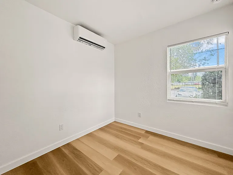 1538 S Martin Luther King Jr Ave — Photo 15