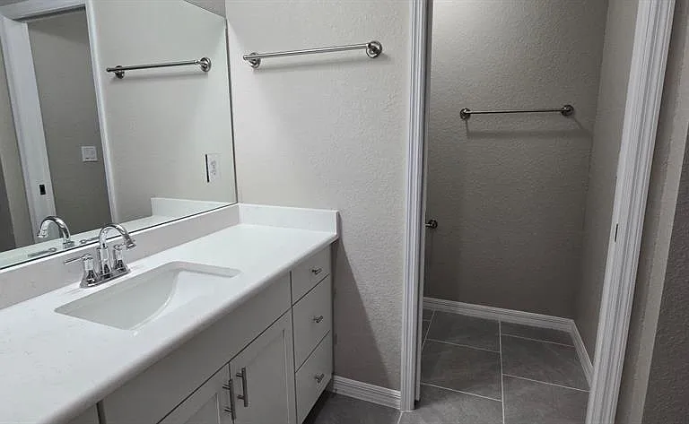 1482 W Manchester Dr — Photo 7