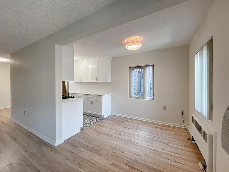570 Whitney Ave — Photo 5